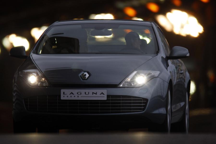  Renault Laguna Coupe 2008 года  (фото 44 из 53)